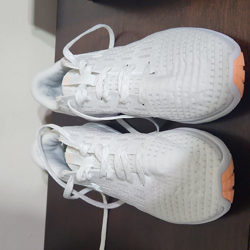 Women under armour size 8.5